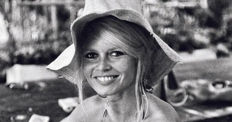 Casting silhouette femme style Brigitte Bardot près de Cannes