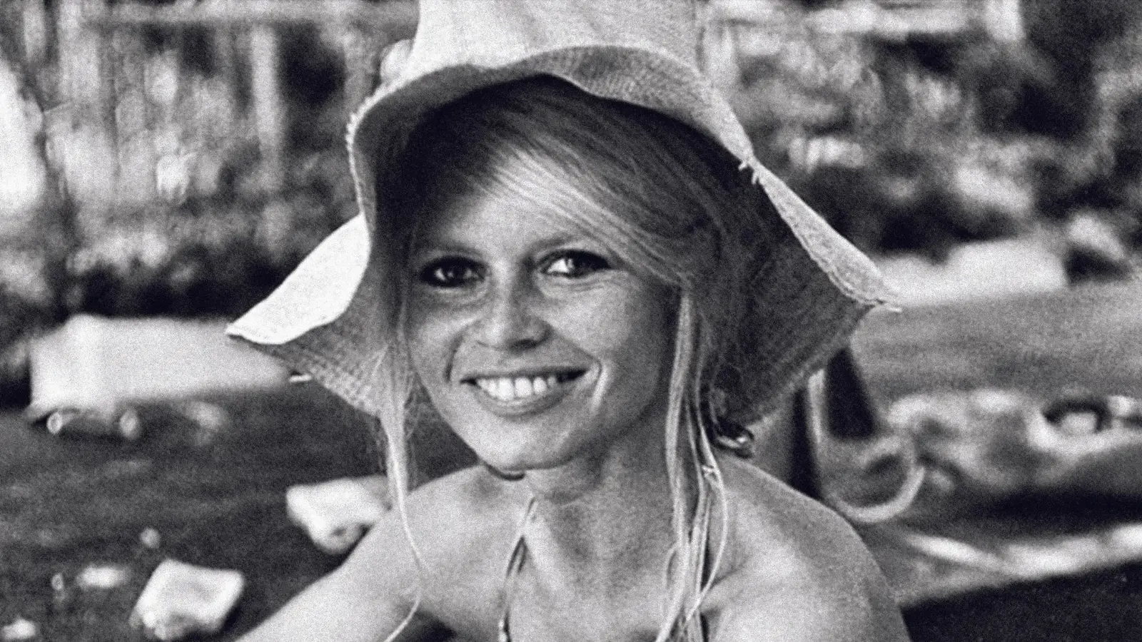 Casting silhouette femme style Brigitte Bardot près de Cannes