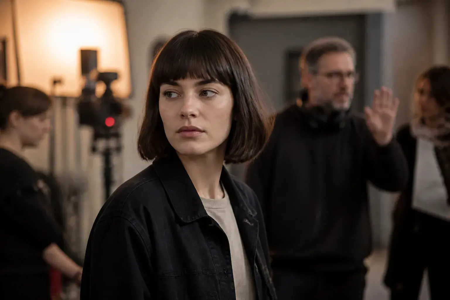 Casting figuration à Valenciennes : femme brune coupe au carré pour docu-fiction