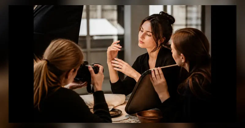 Casting main model à Paris : shooting photo rémunéré le 16 octobre