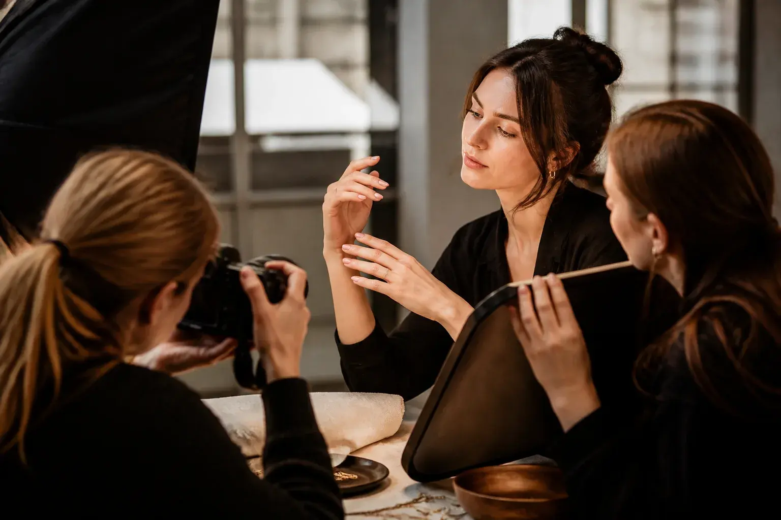 Casting main model à Paris : shooting photo rémunéré le 16 octobre